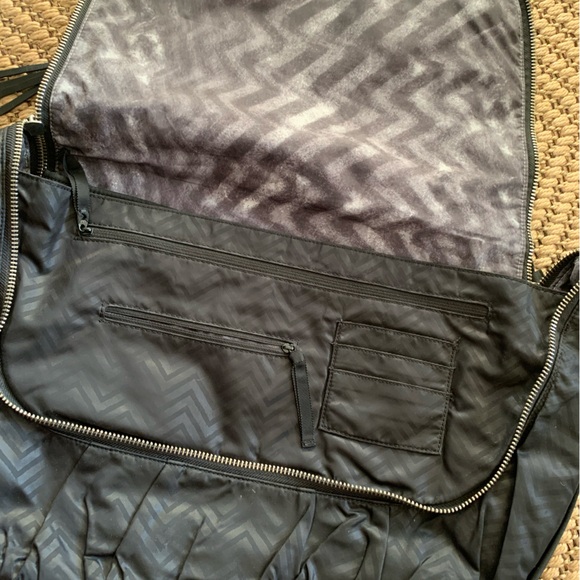 Lululemon Yoga Moto Messenger Bag 💼 🧘 - Picture 5 of 8